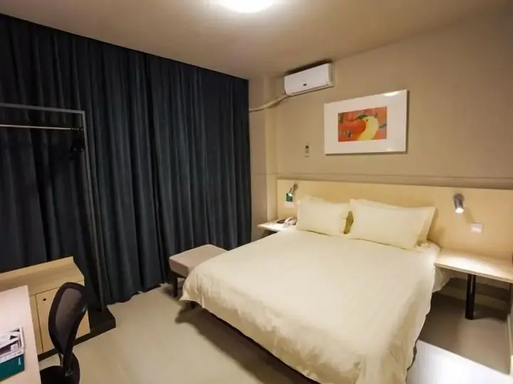 Лючжоу: Jinjiang Inn Liuzhou Bubugao Square North Station