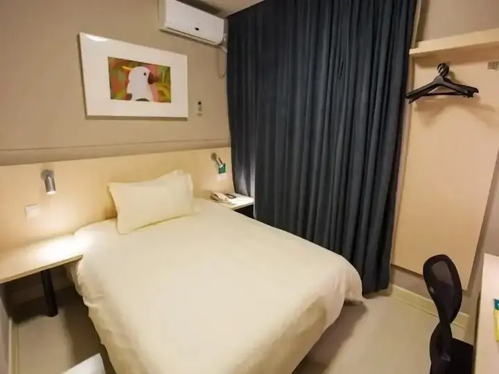Лючжоу: Jinjiang Inn Liuzhou Bubugao Square North Station