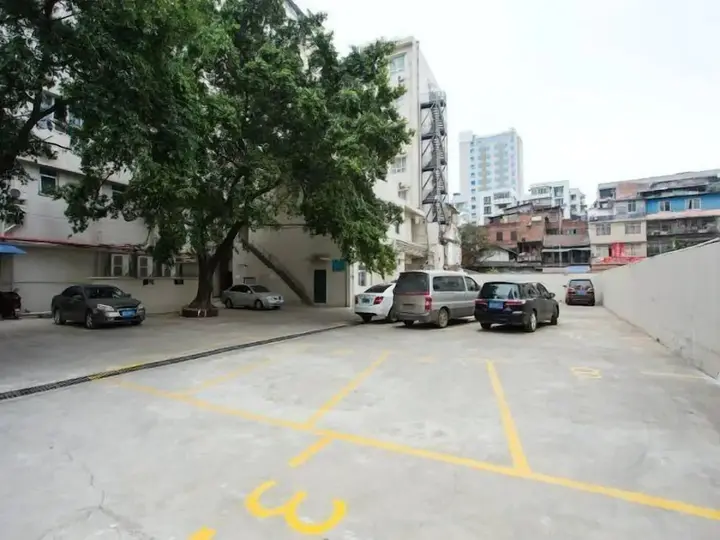 Лючжоу: Jinjiang Inn Liuzhou Bubugao Square North Station