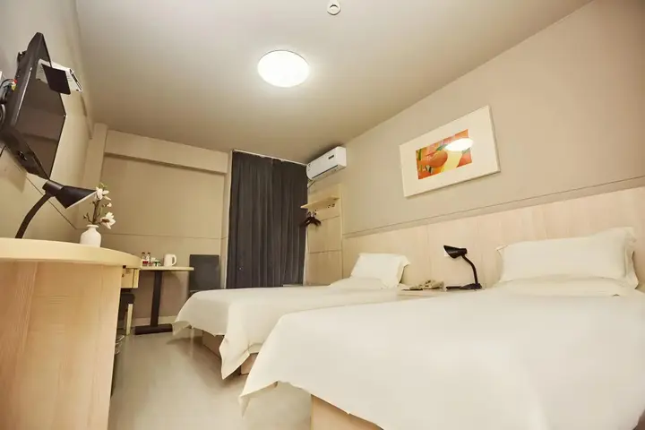 Чжэнчжоу: Jinjiang Inn Zhengzhou Railway Station Erqi Square Metro Station
