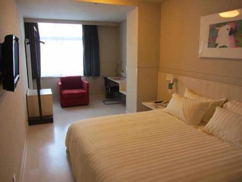 Цзинин: Jinjiang Inn Jining Pipashan Road