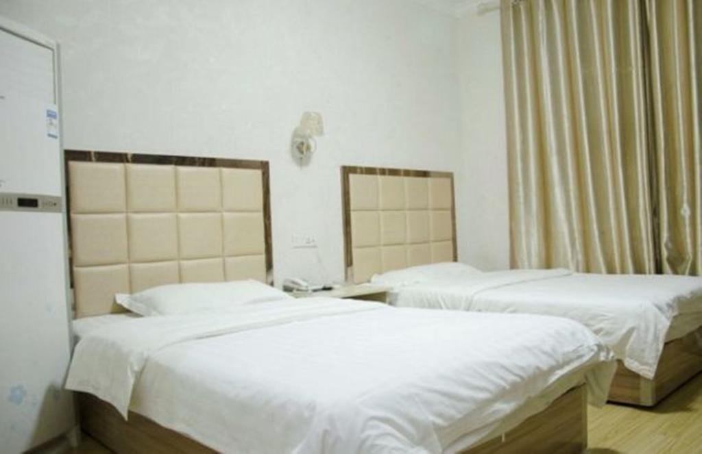 Джин-Чжоу: 618 Business Hotel