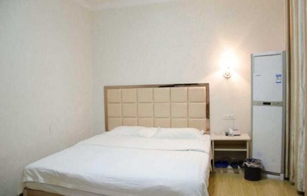 Джин-Чжоу: 618 Business Hotel