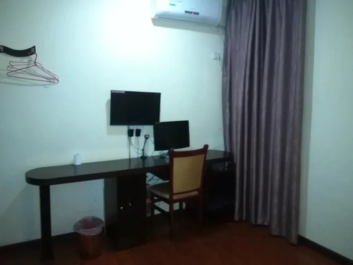 Эньши: Tongxing Business Hotel
