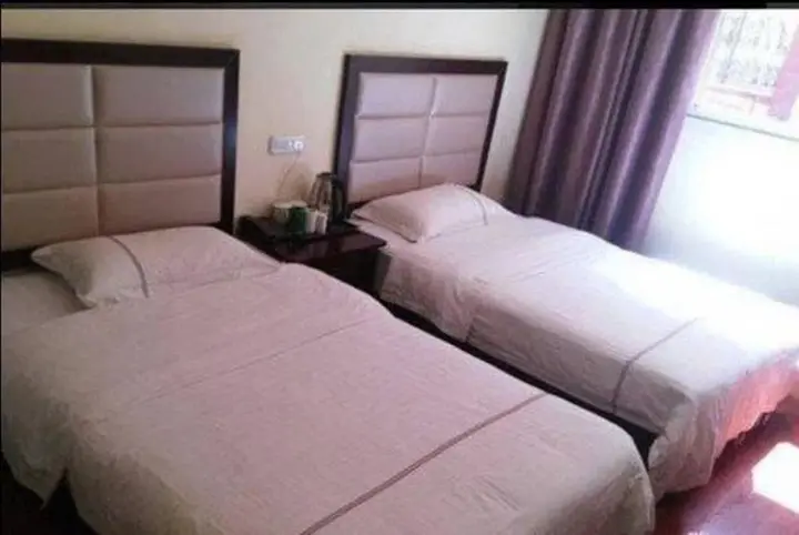 Эньши: Tongxing Business Hotel