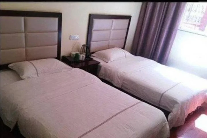 Эньши: Tongxing Business Hotel