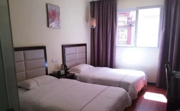 Эньши: Tongxing Business Hotel