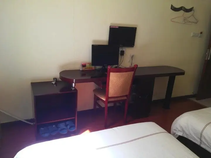 Эньши: Tongxing Business Hotel