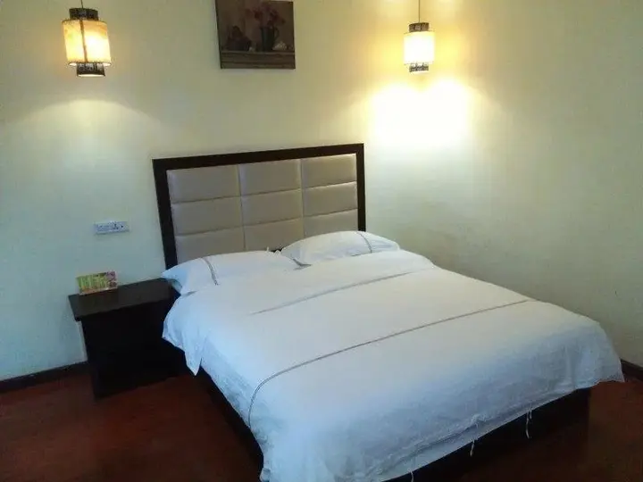 Эньши: Tongxing Business Hotel