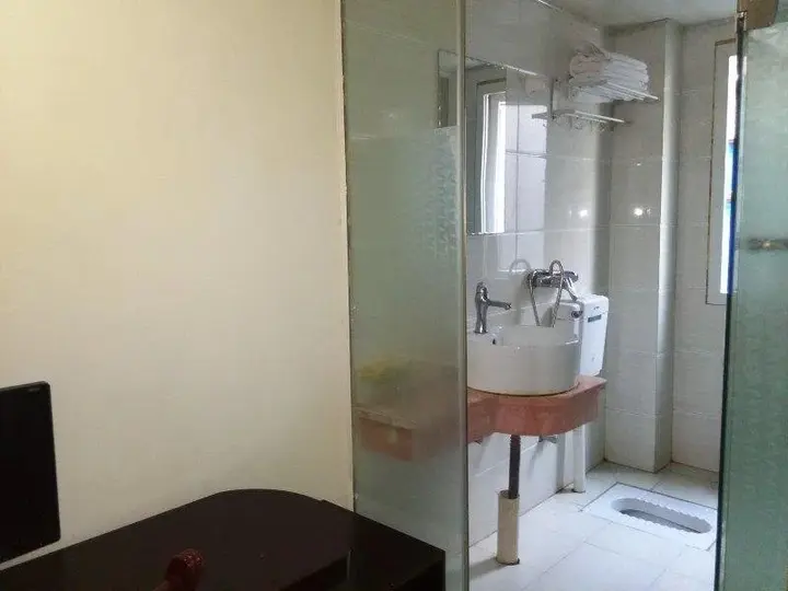 Эньши: Tongxing Business Hotel