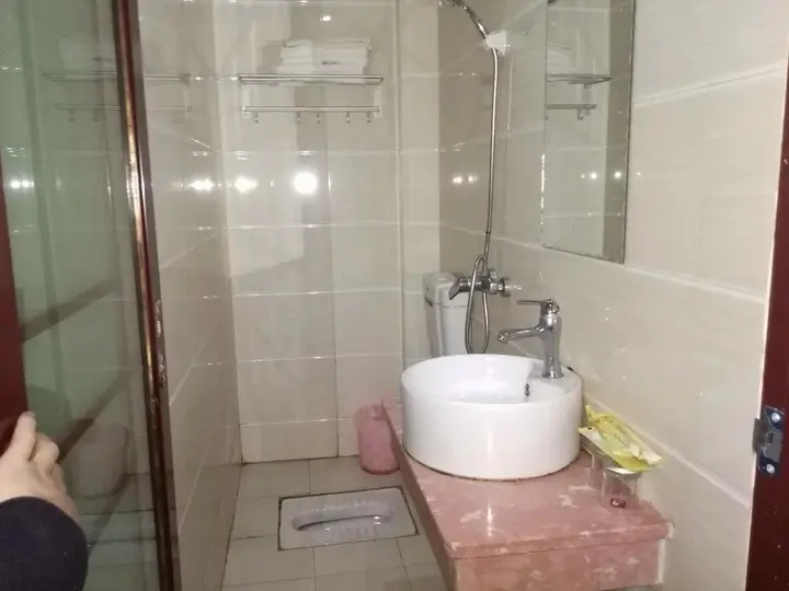 Эньши: Tongxing Business Hotel