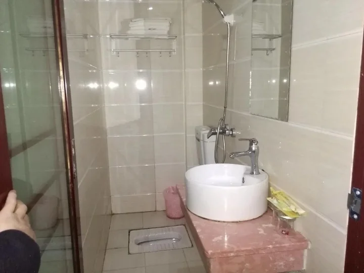 Эньши: Tongxing Business Hotel