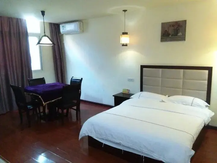 Эньши: Tongxing Business Hotel