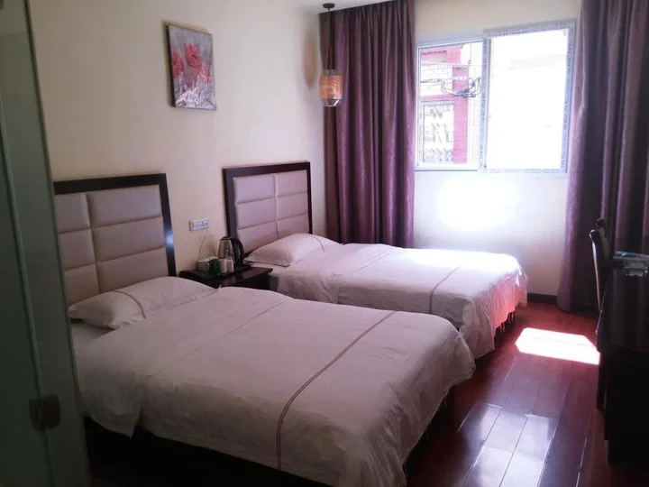 Эньши: Tongxing Business Hotel
