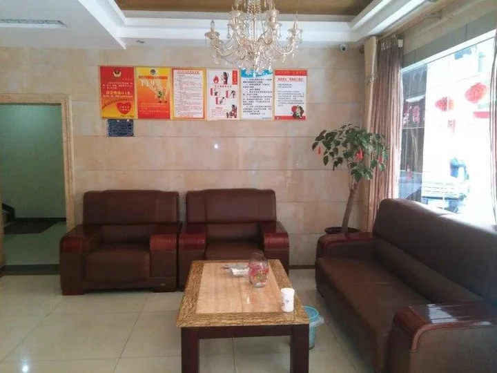 Эньши: Tongxing Business Hotel