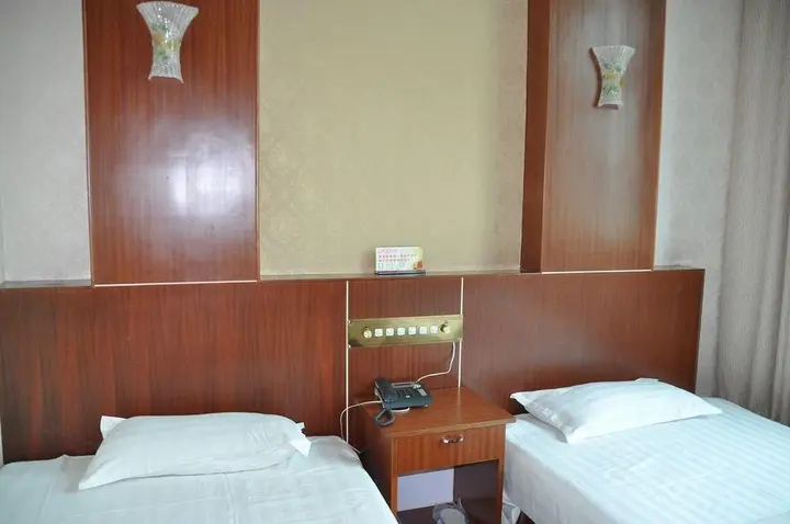 Цюйцзин: Hongyun Hotel