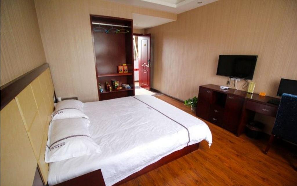 Цзинчжоу: Chuyun Business Hotel