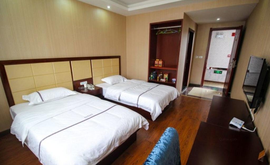 Цзинчжоу: Chuyun Business Hotel