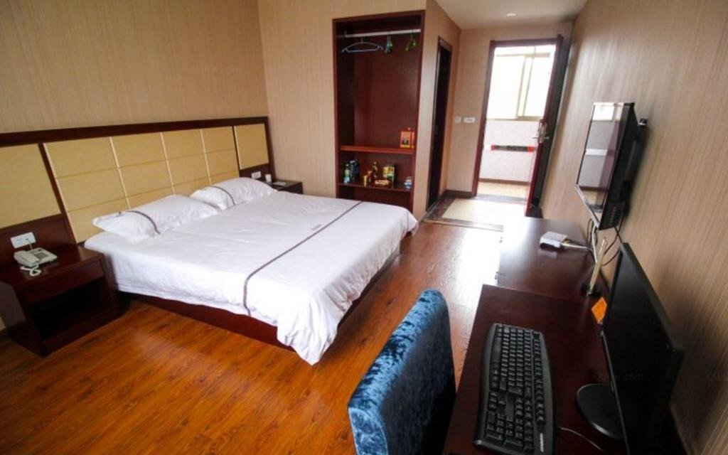 Цзинчжоу: Chuyun Business Hotel