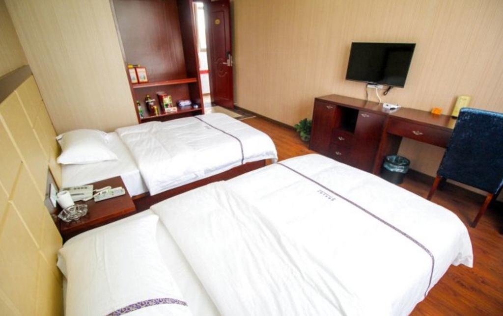 Цзинчжоу: Chuyun Business Hotel