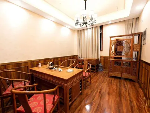 Эньши: Xianfeng Jintian Holiday Inn