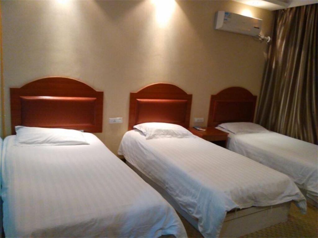Шиянь: Wudangshan Ruifeng Business Hotel