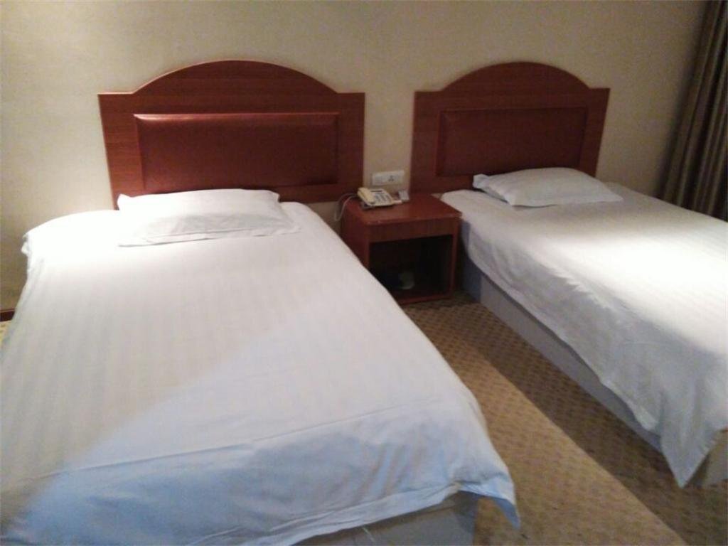 Шиянь: Wudangshan Ruifeng Business Hotel