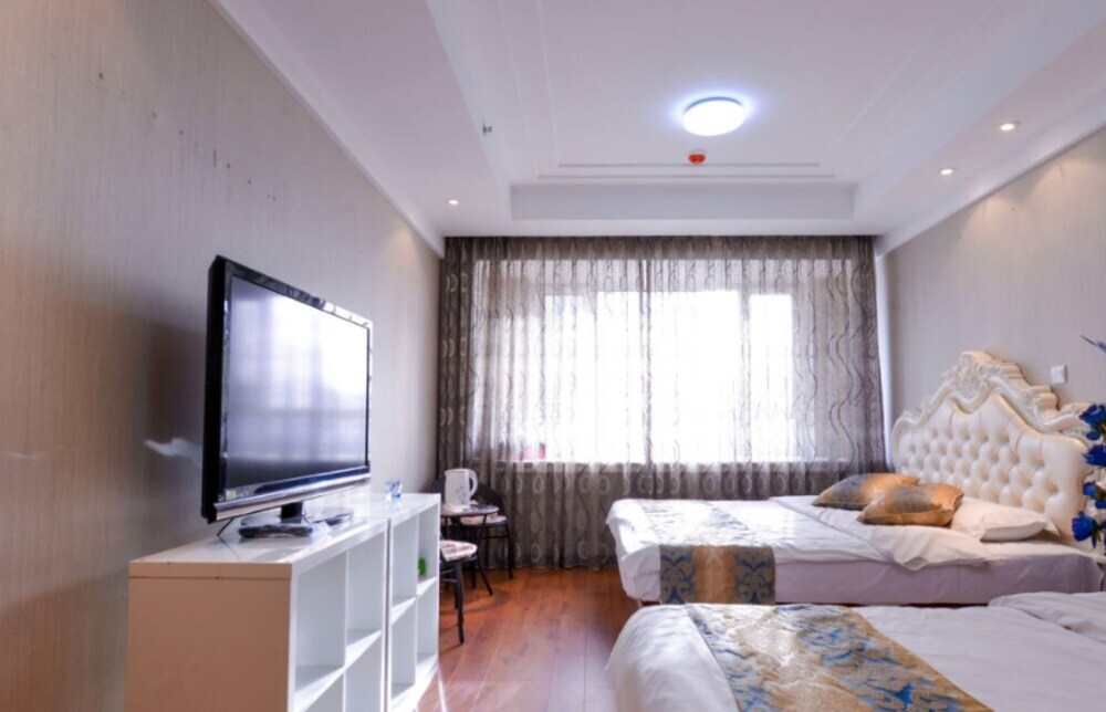 Далянь: Dalian Yijia Apartment Peace Square