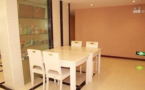 Эньши: Enshi Xihe Business Hotel