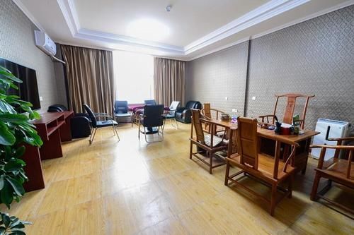 Циндао: Qingdao Xinshijia Business Hotel