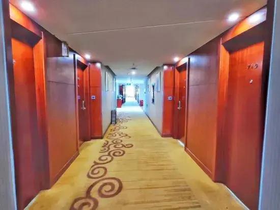 Хулун-Буир: Yakeshi Hotel