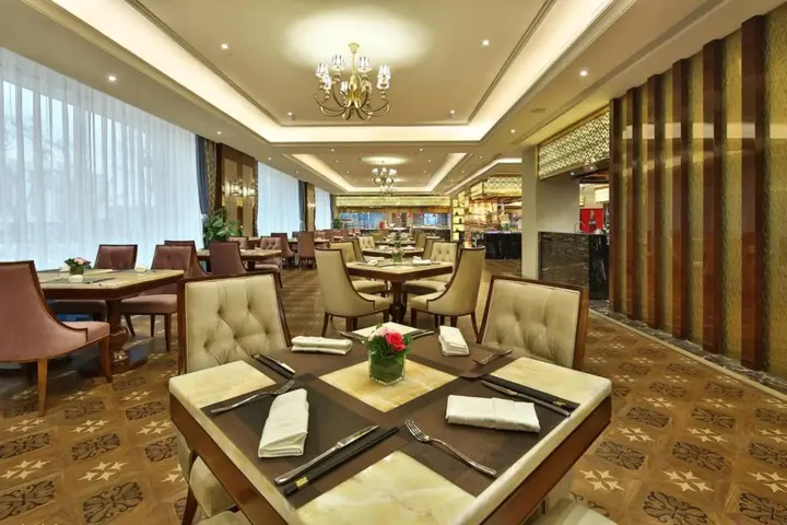 Чэнду: Howard Johnson Zunyue Hotel Chengdu