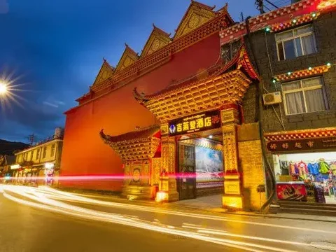 Шангри-Ла: Villa · Jilaideng Selected Oxygen Supply Hotel (Shangri-La Dukezong Ancient City )