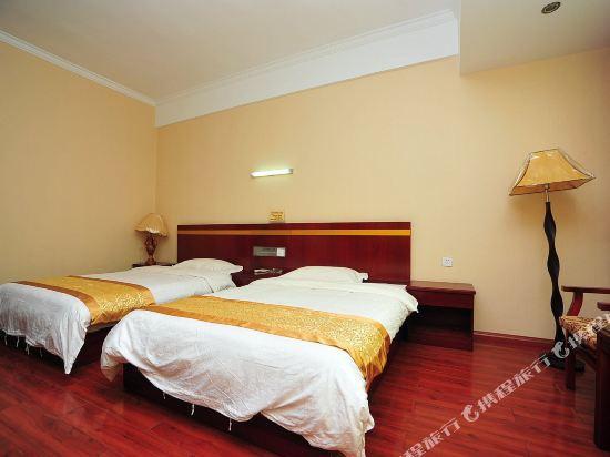 Цзинхун: Xishuangbanna Qunyi Business Hotel