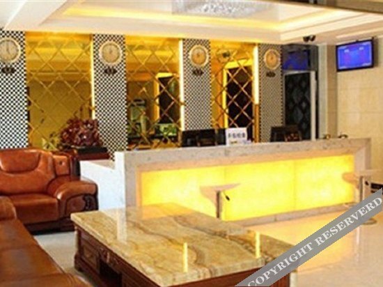 Урумчи: Yixuanju Business Hotel(逸轩居商务宾馆（王家梁地铁站南湖北路地铁站店）)