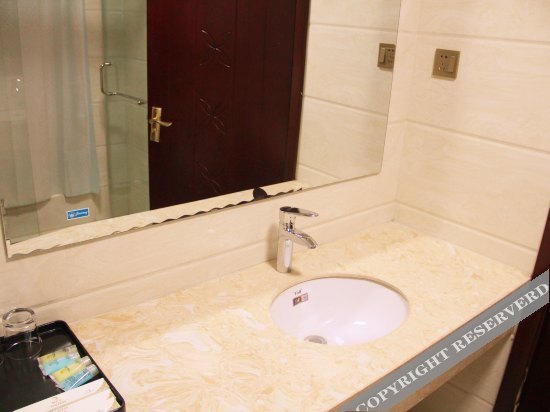 Урумчи: Yixuanju Business Hotel(逸轩居商务宾馆（王家梁地铁站南湖北路地铁站店）)