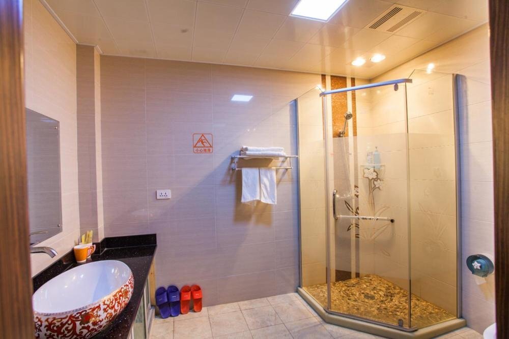 Цзясинь: Wuzhen Times Town Theme Inn