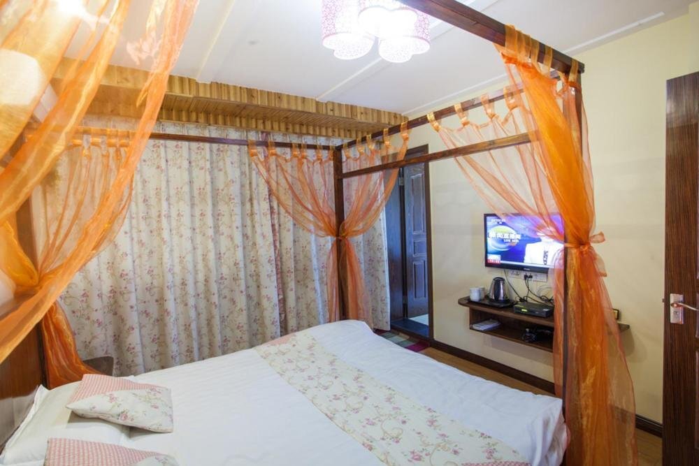 Цзясинь: Wuzhen Times Town Theme Inn