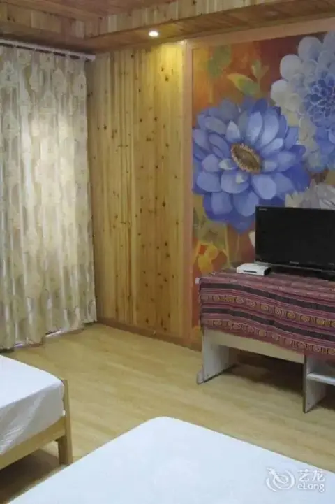 Цзясинь: Xitang Wolongju Inn