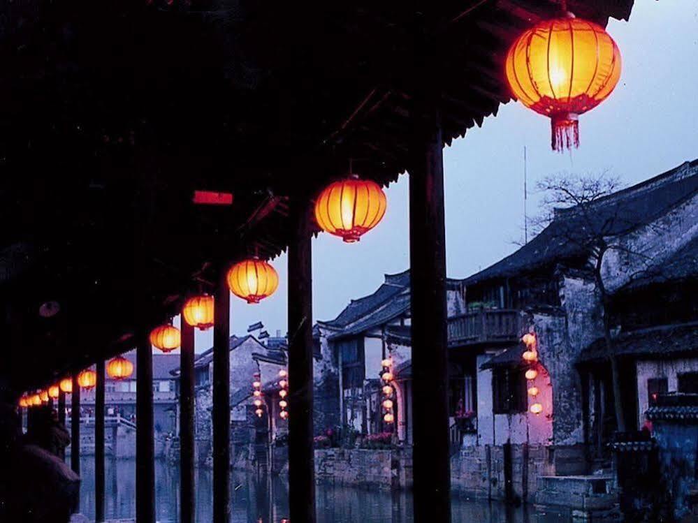 Цзясинь: Xitang Wolongju Inn
