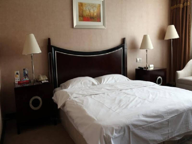 Циндао: Qingdao Marco Polo Commercial Hotel