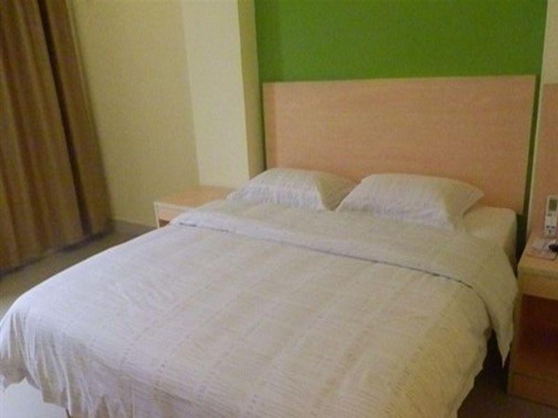 Дунгуань: 8 Inn Chashan - Dongguan