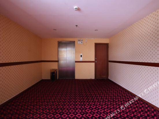 Цзинхун: Xishuangbanna Xunbang Business Hotel