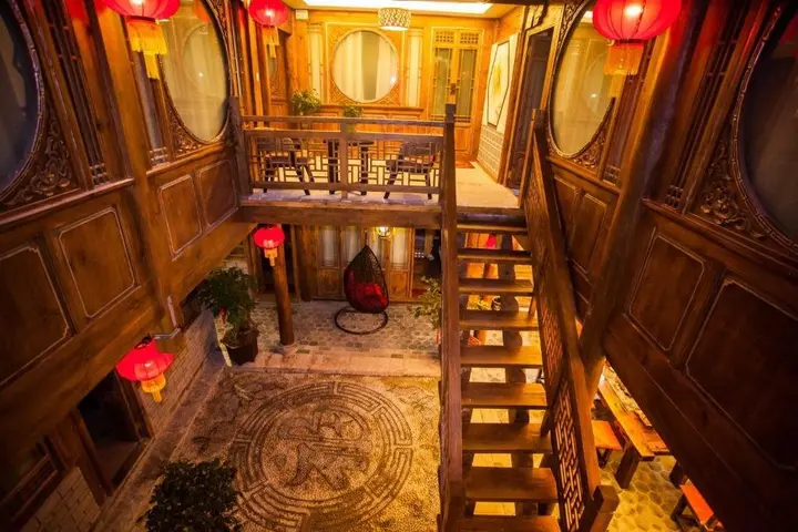 Лицзян: Lijiang Bird&Fish Inn