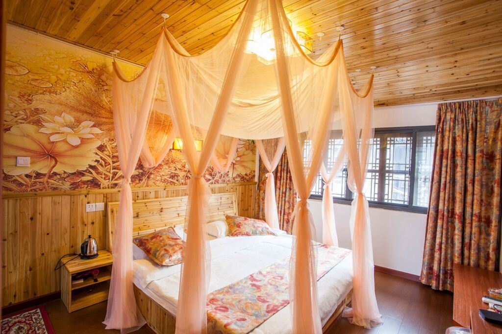 Цзясинь: Wuzhen Helan Bridge Inn