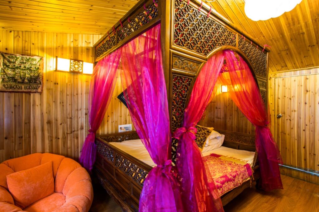 Цзясинь: Wuzhen Helan Bridge Inn