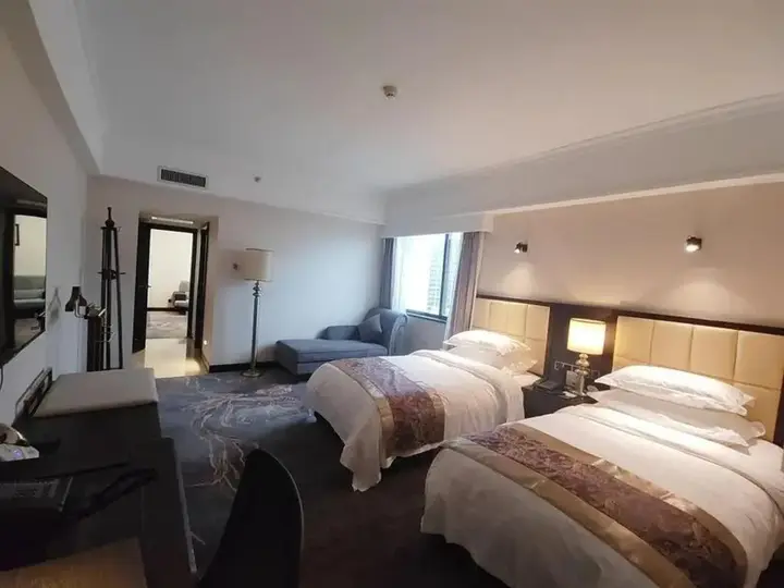 Куньмин: Kunming Wei Long Hotel