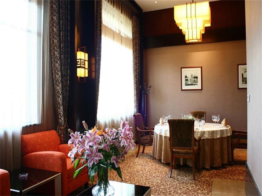 Шаоксинг: Mirror Lake Hotel
