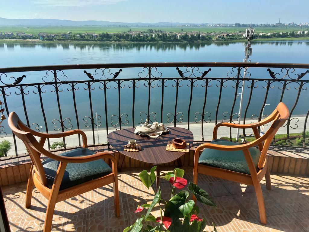 Даньдун: Quanfangwei River View Apartment