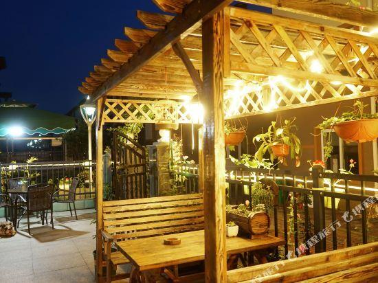 Чжоушань: Dongsha Dragon Inn- Zhoushan Zhujiajian